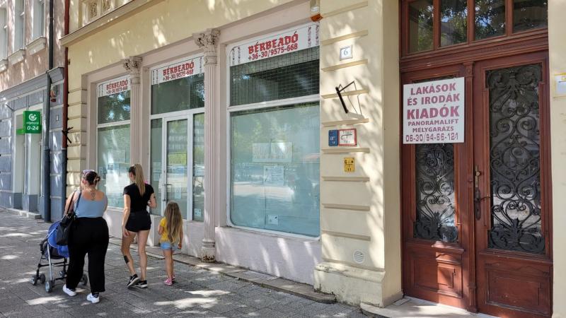 Szombathely Fő terén végre elérkezett az idő, hogy levessük a bezárt táblát, és újra megnyithassuk a tér kapuit!