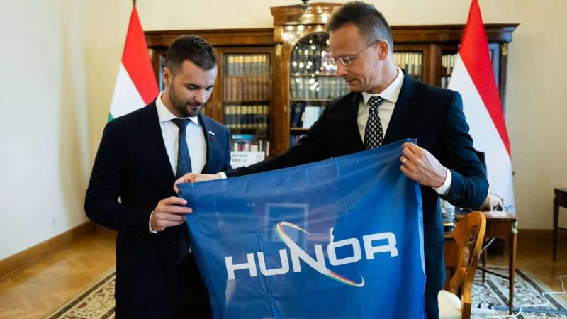 Szijjártó Péter bejelentette, hogy a magyar űrprogram további lépései várhatóak a közeljövőben. A miniszter videóüzenetében hangsúlyozta az űrkutatás fontosságát és a Magyarország általi elkötelezettséget a program folytatása mellett.