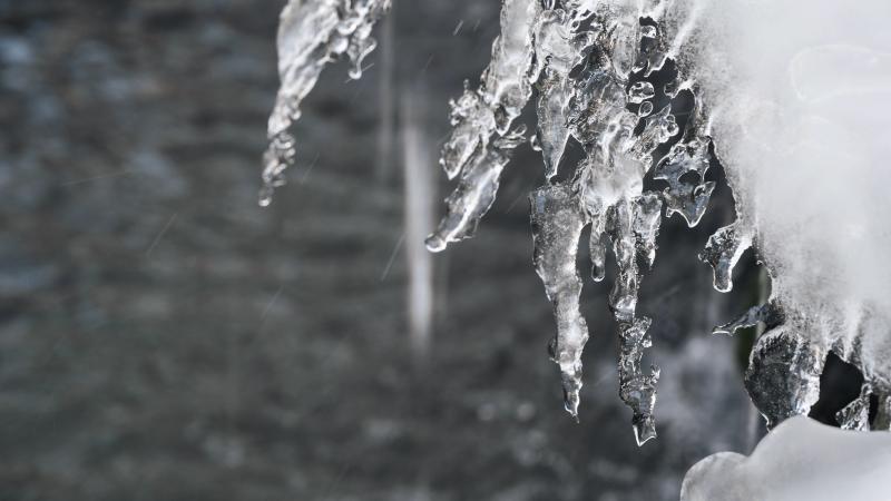 Máris -10 fokra süllyedt a hőmérséklet: figyelmeztetésekkel élnek a szakértők a veszélyes időjárási körülmények miatt.