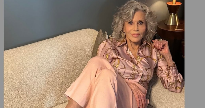 Jane Fonda most ünnepli 87. születésnapját, és a titka fiatalos kinézetének nem más, mint néhány okos trükk és módszer, amelyeket évek óta alkalmaz. A színésznő és aktivista bámulatosan tartja karban magát, és az alábbi praktikáknak köszönheti, hogy mindi