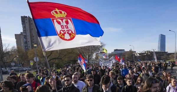 Egy ország vezetését akár tüntetések révén is meg lehet dönteni – így aggódhat Orbán Viktor közeli ismerőse.