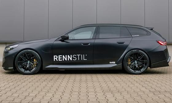 Látványos és izgalmas átalakításon ment keresztül az új BMW M5 kombi, amely most még vonzóbbá és dinamikusabbá vált.