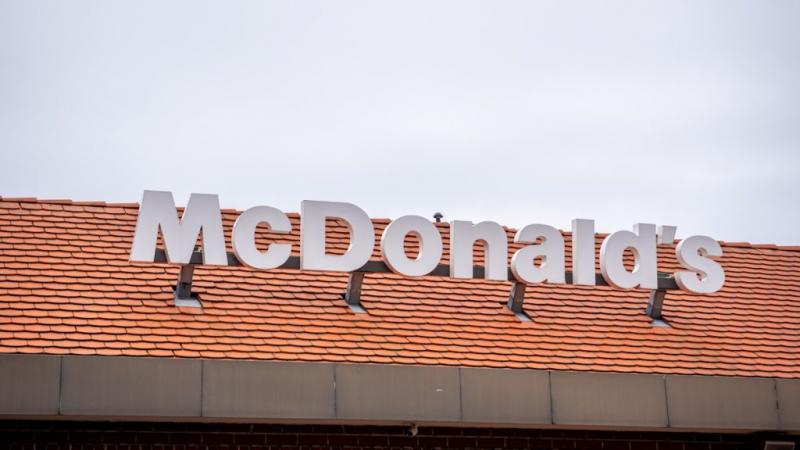 Egy éve ebben az időszakban: elképesztő verekedés és késelés zajlott egy budapesti McDonald's-ban.