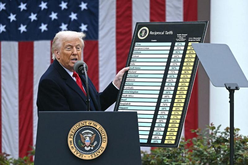 Trump májusban aggódott a dél-afrikai fehér gazdák biztonságáért, most viszont 30%-os vámot szabott ki rájuk.