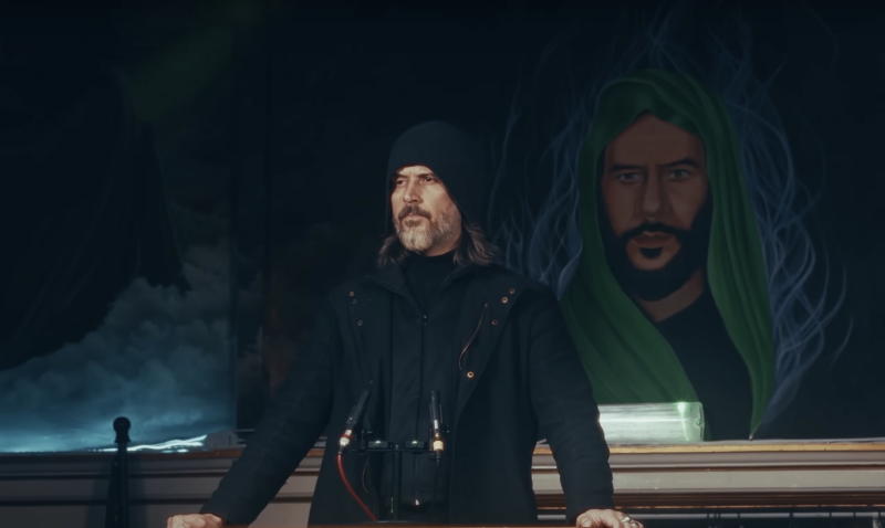 Egyre nagyobb népszerűségnek örvend TikTokon a beanie sapkát viselő szektavezér, aki merész módon bejelentkezett mint az új pápa és Jézus Krisztus földi örököse.