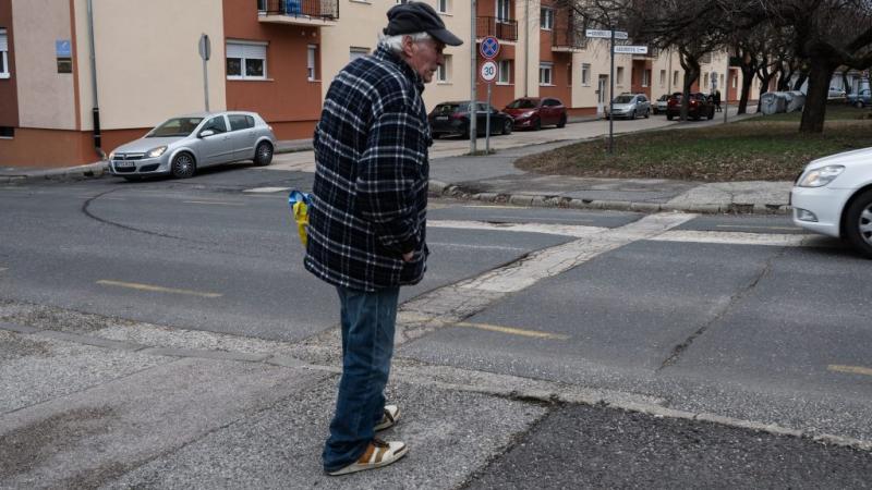Nyugdíjasok melletti munkavégzés: Kérdések a szabadság, betegszabadság és táppénz jogosultságáról

A nyugdíj melletti munkavégzés egyre népszerűbb választás sok idősebb ember számára, azonban fontos tisztában lenni a járulékos jogokkal és kötelezettségekk