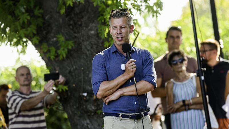 Takács Péter államtitkár átadta a színpadot a Tisza Pártnak.