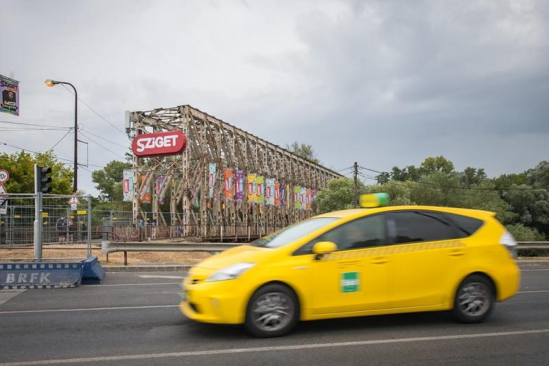 A Sziget fesztivál idején a taxisok ellenőrzésére került sor: akadt olyan sofőr, aki 60 ezer forintot kérte egy utazásért a Nyugati pályaudvartól a fesztivál területére.