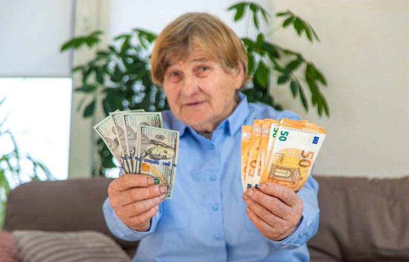 Megkezdődött a nyugdíjas utalványokkal való kereskedés, és ennek következtében jelentősen csökkent az értékük.