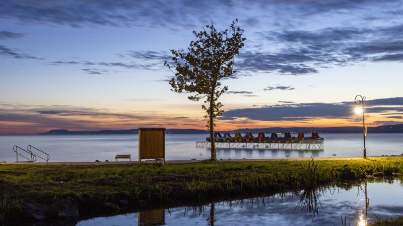 Szívszorító hír érkezett a Balaton partjáról, ahol reggel szomorú statisztikát rögzítettek.